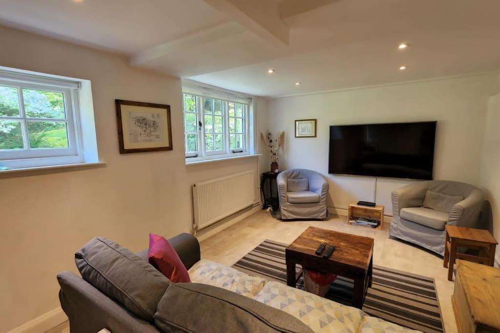 Ashdown Forest Character Cottage, 18Th Century โครวบะระ ภายนอก รูปภาพ
