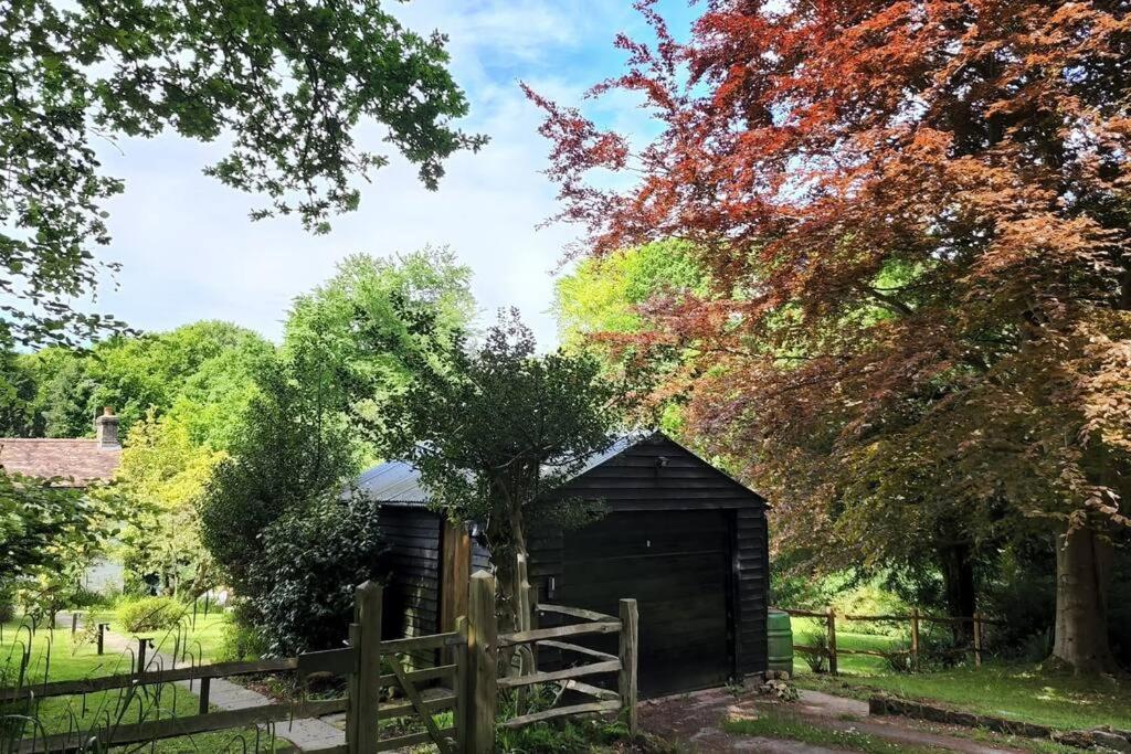 Ashdown Forest Character Cottage, 18Th Century โครวบะระ ภายนอก รูปภาพ