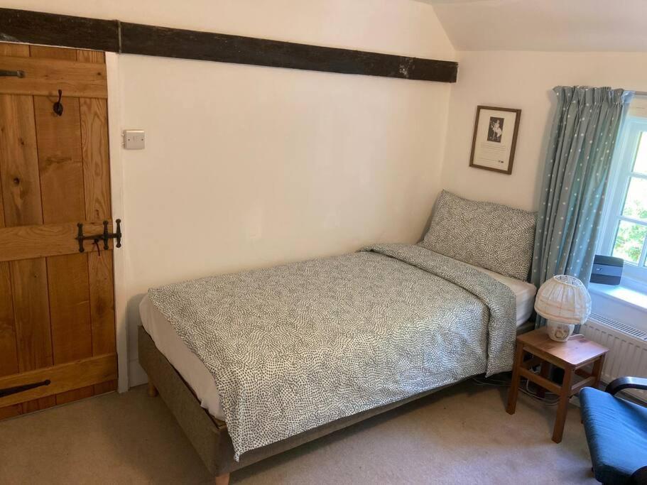 Ashdown Forest Character Cottage, 18Th Century โครวบะระ ภายนอก รูปภาพ
