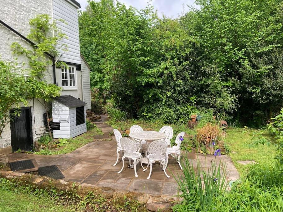 Ashdown Forest Character Cottage, 18Th Century โครวบะระ ภายนอก รูปภาพ