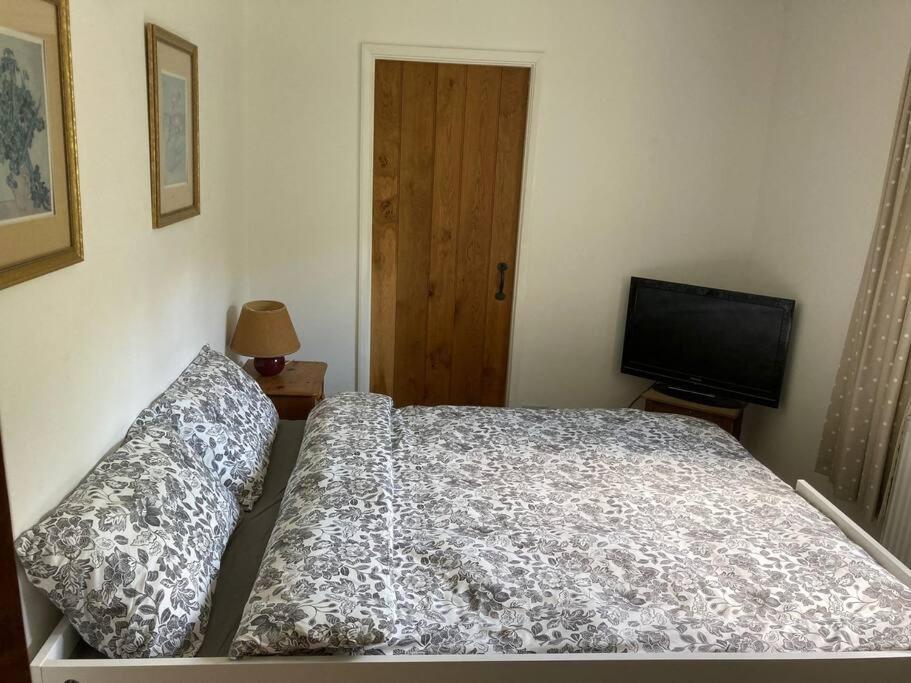 Ashdown Forest Character Cottage, 18Th Century โครวบะระ ภายนอก รูปภาพ