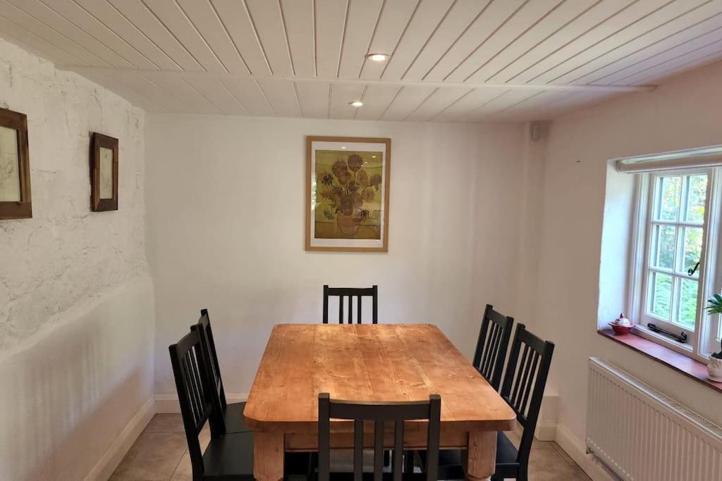 Ashdown Forest Character Cottage, 18Th Century โครวบะระ ภายนอก รูปภาพ